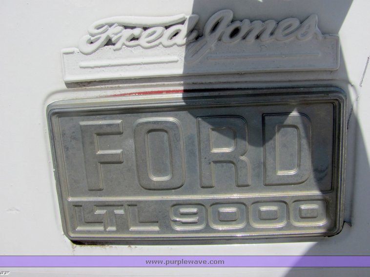 image for item 4487 1988 Ford Conventional LTL900 dump truck