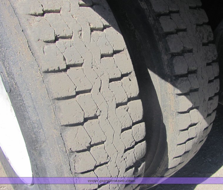 image for item 4487 1988 Ford Conventional LTL900 dump truck