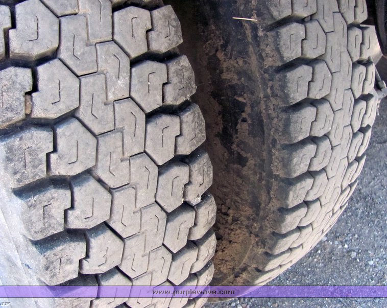 image for item 4487 1988 Ford Conventional LTL900 dump truck