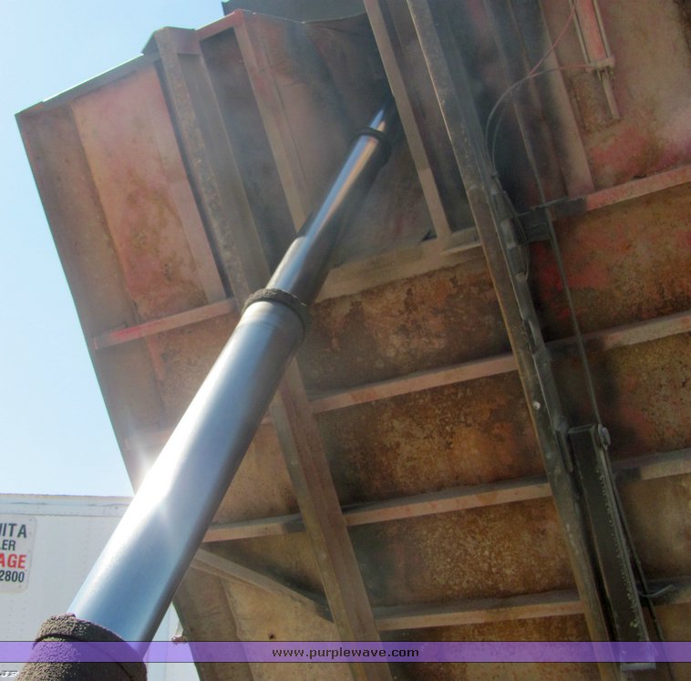 image for item 4487 1988 Ford Conventional LTL900 dump truck