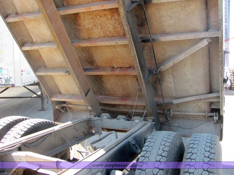 image for item 4487 1988 Ford Conventional LTL900 dump truck