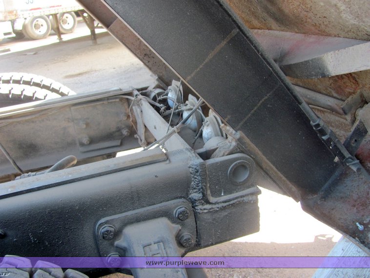 image for item 4487 1988 Ford Conventional LTL900 dump truck