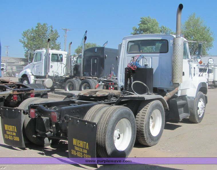 image for item 4488 1994 Ford conventional LTA9000 semi truck