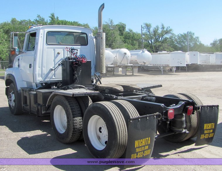 image for item 4488 1994 Ford conventional LTA9000 semi truck