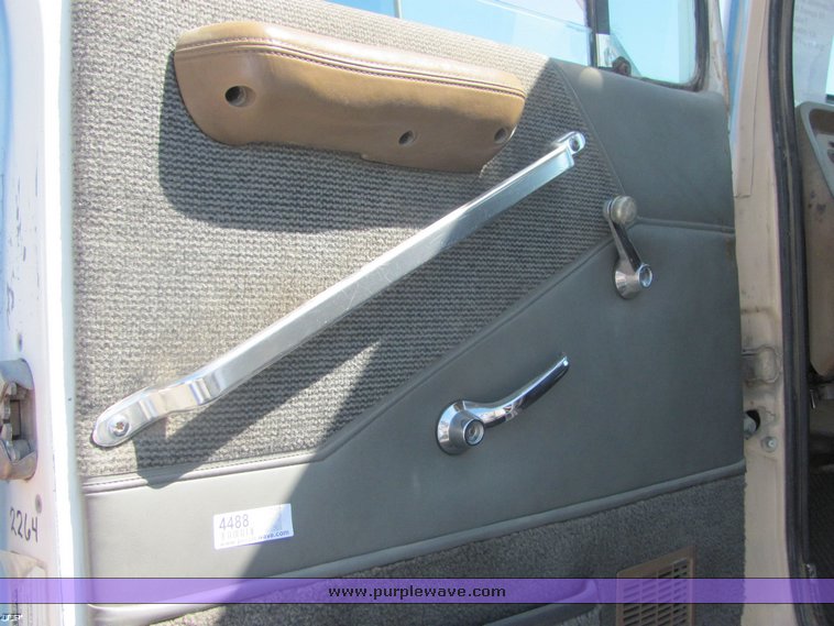 image for item 4488 1994 Ford conventional LTA9000 semi truck