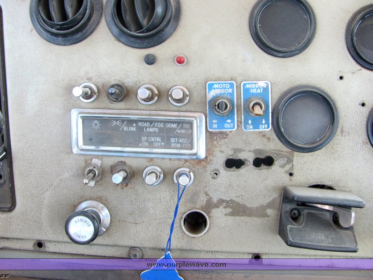 image for item 4488 1994 Ford conventional LTA9000 semi truck