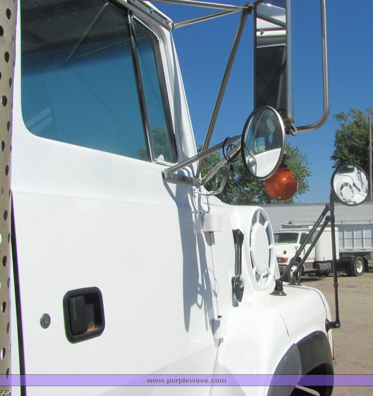 image for item 4488 1994 Ford conventional LTA9000 semi truck