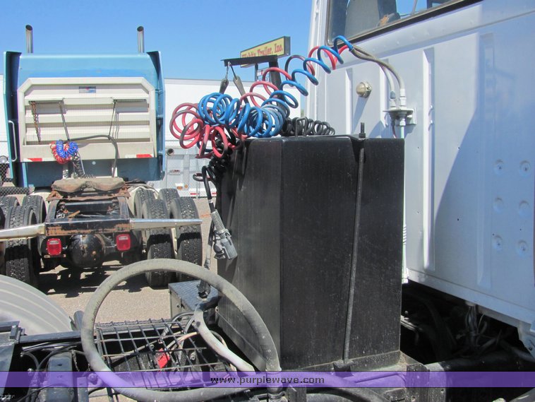 image for item 4488 1994 Ford conventional LTA9000 semi truck