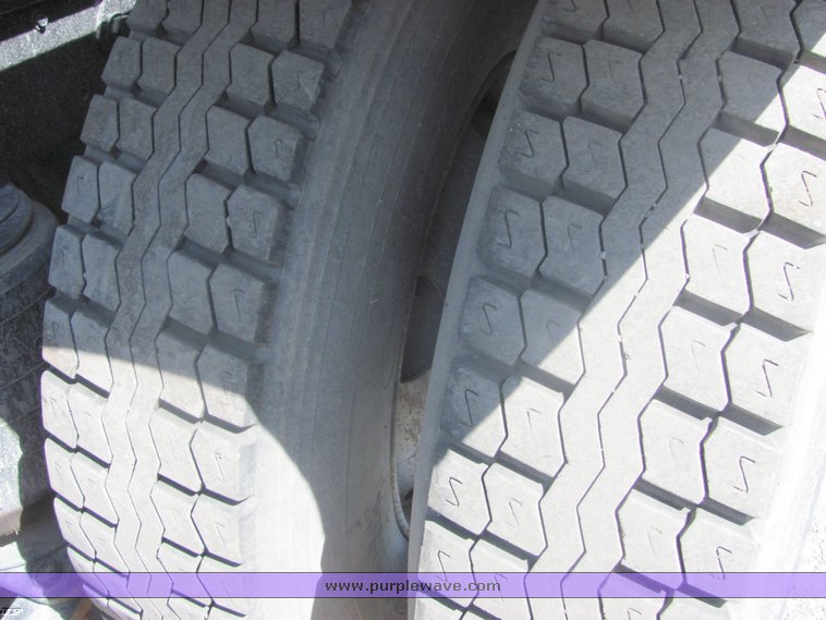 image for item 4488 1994 Ford conventional LTA9000 semi truck