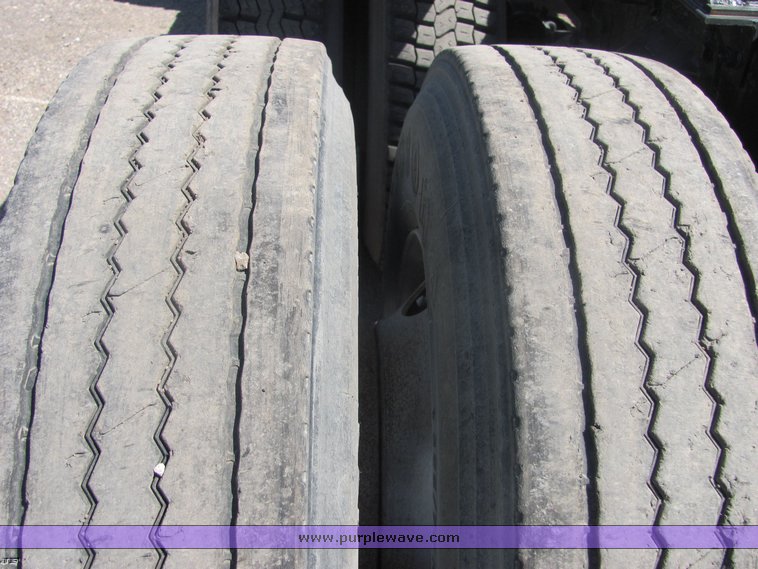 image for item 4488 1994 Ford conventional LTA9000 semi truck