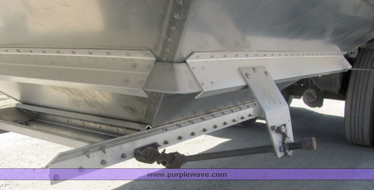 image for item 4489 2009 Stoughton grain trailer