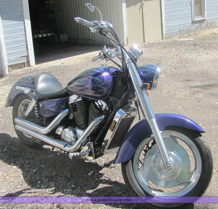 image for item 4490 2004 Honda VT2 motorcycle