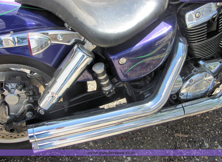 image for item 4490 2004 Honda VT2 motorcycle