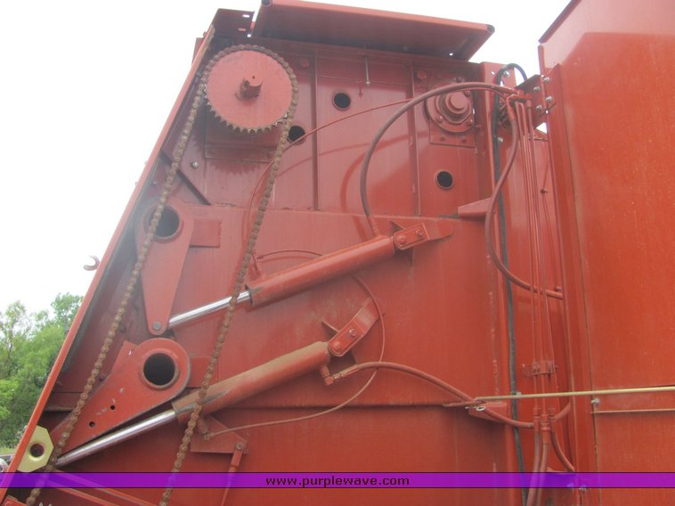 image for item 4578 2000 Hesston 565A round baler