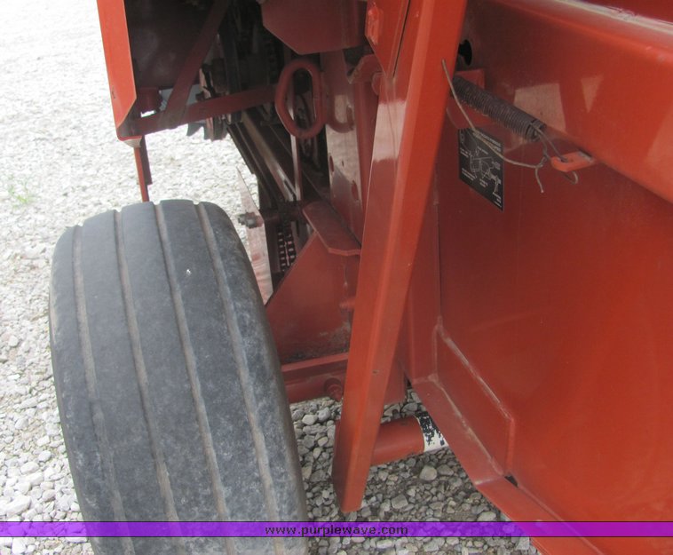 image for item 4578 2000 Hesston 565A round baler