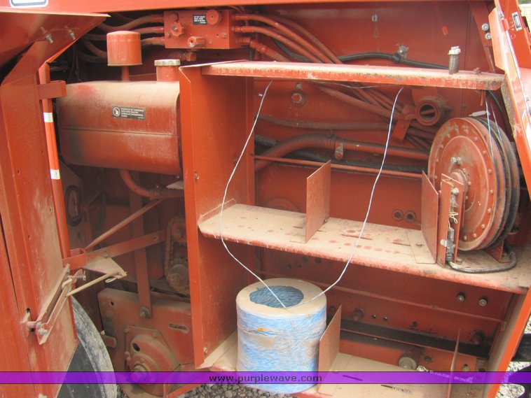 image for item 4578 2000 Hesston 565A round baler