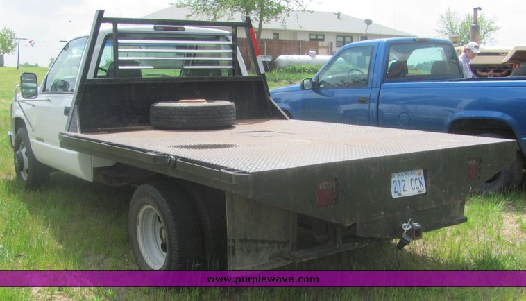 image for item 6004 1995 Chevrolet C3500 flatbed pickup