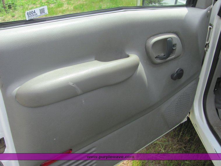 image for item 6004 1995 Chevrolet C3500 flatbed pickup