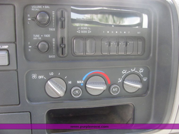 image for item 6004 1995 Chevrolet C3500 flatbed pickup