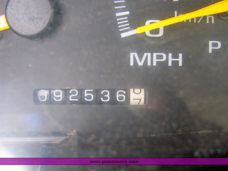 image for item 6004 1995 Chevrolet C3500 flatbed pickup