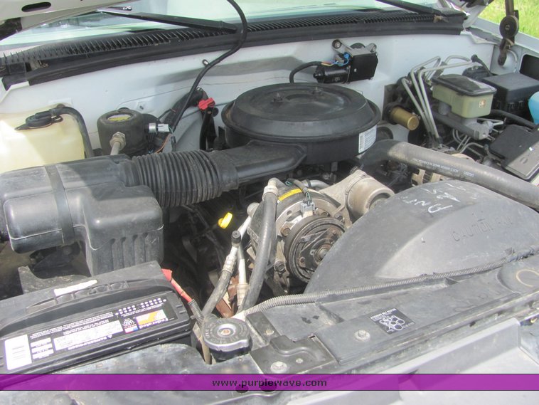 image for item 6004 1995 Chevrolet C3500 flatbed pickup