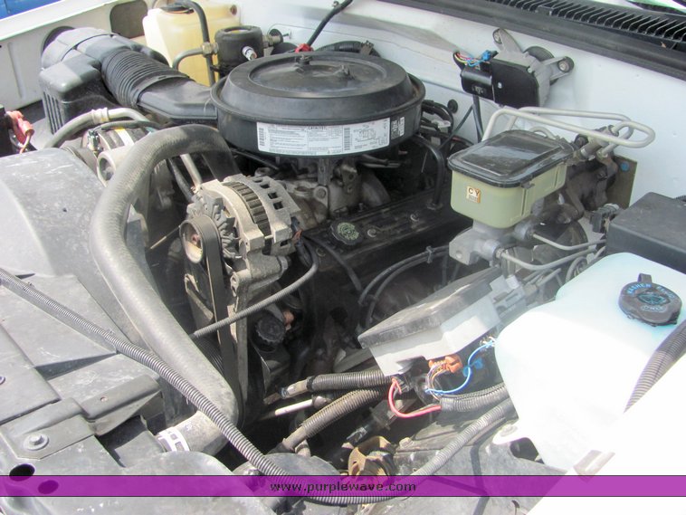 image for item 6004 1995 Chevrolet C3500 flatbed pickup