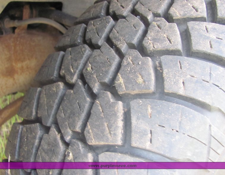 image for item 6004 1995 Chevrolet C3500 flatbed pickup