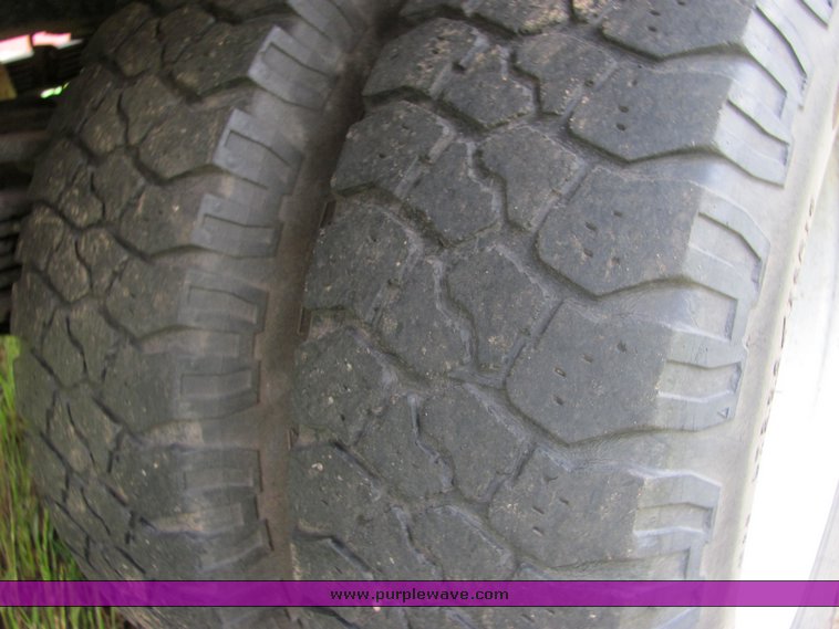 image for item 6004 1995 Chevrolet C3500 flatbed pickup