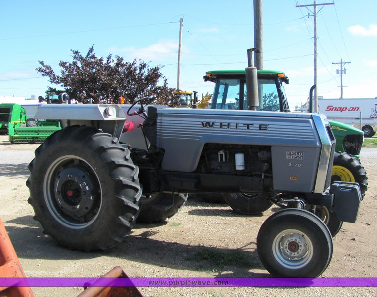 image for item 6009 1979 White 2-70 Field Boss tractor
