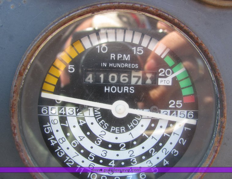 image for item 6009 1979 White 2-70 Field Boss tractor