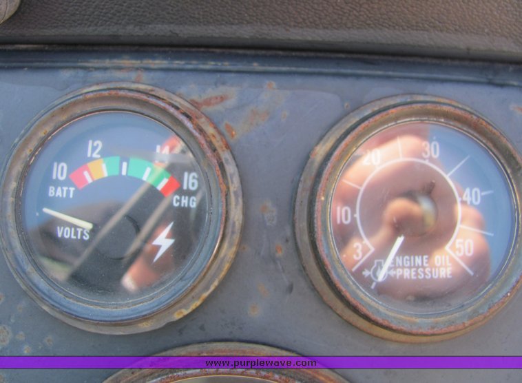 image for item 6009 1979 White 2-70 Field Boss tractor