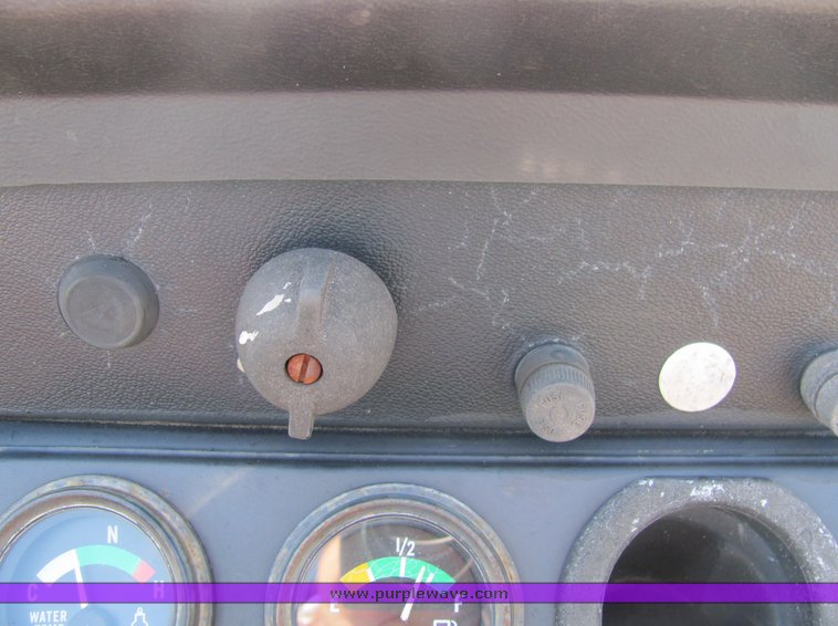 image for item 6009 1979 White 2-70 Field Boss tractor