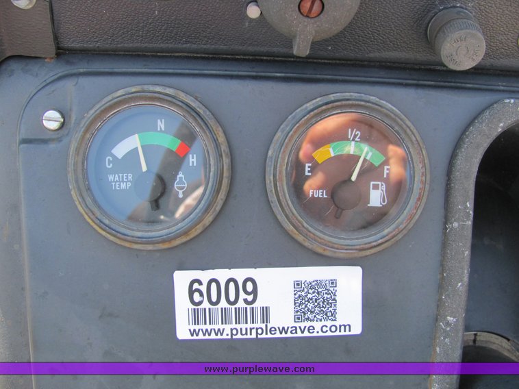 image for item 6009 1979 White 2-70 Field Boss tractor