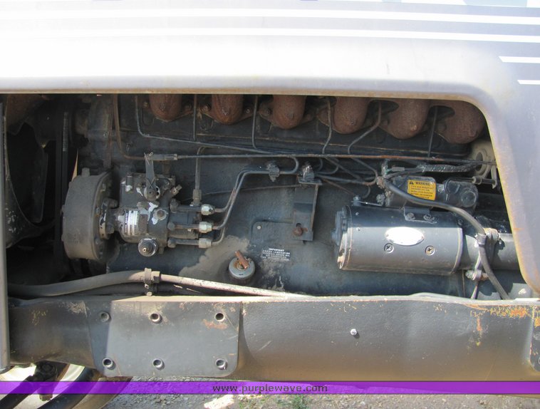 image for item 6009 1979 White 2-70 Field Boss tractor