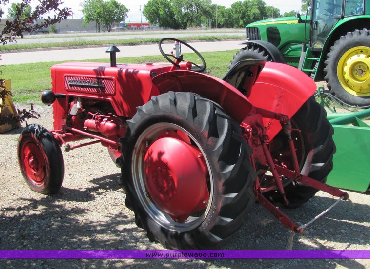 image for item 6011 International Harvester B275 tractor