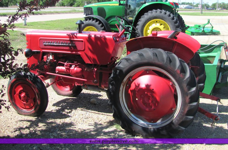 image for item 6011 International Harvester B275 tractor