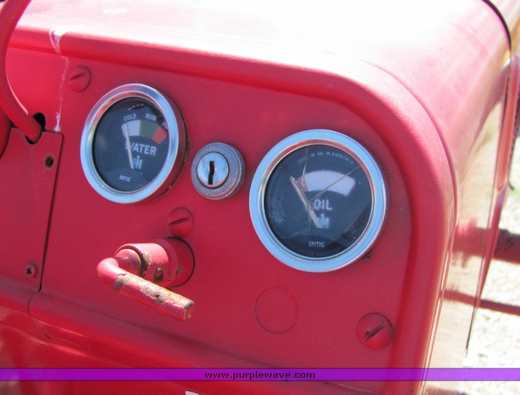 image for item 6011 International Harvester B275 tractor