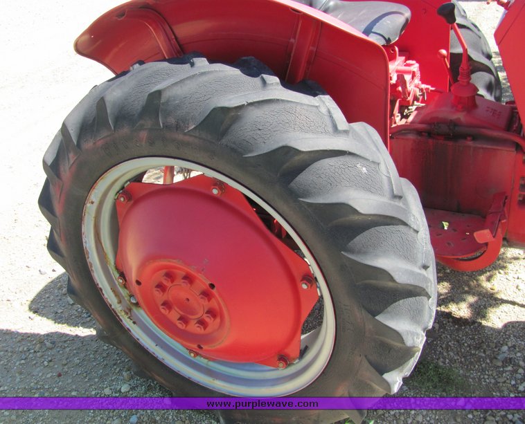 image for item 6011 International Harvester B275 tractor