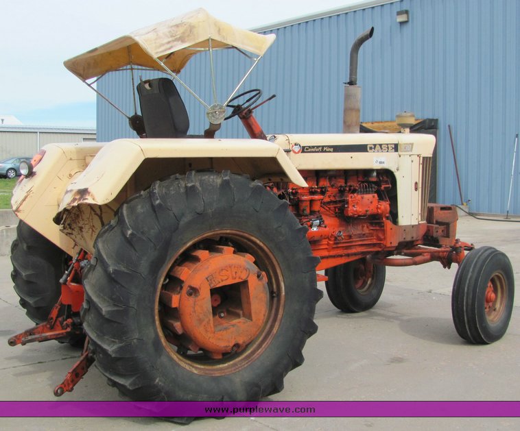 image for item 6025 Case 930 Comfort King tractor