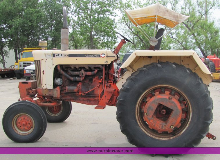 image for item 6025 Case 930 Comfort King tractor