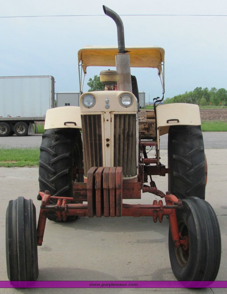 image for item 6025 Case 930 Comfort King tractor