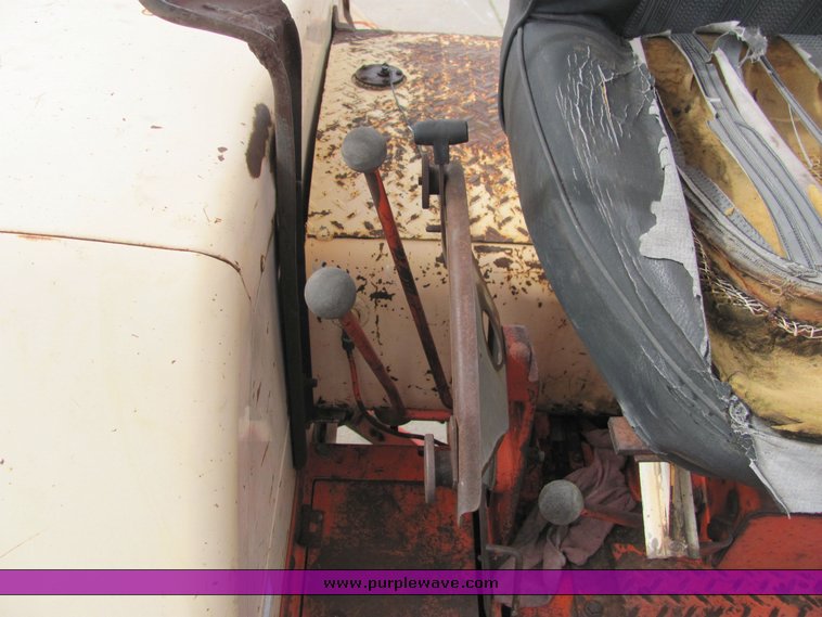 image for item 6025 Case 930 Comfort King tractor