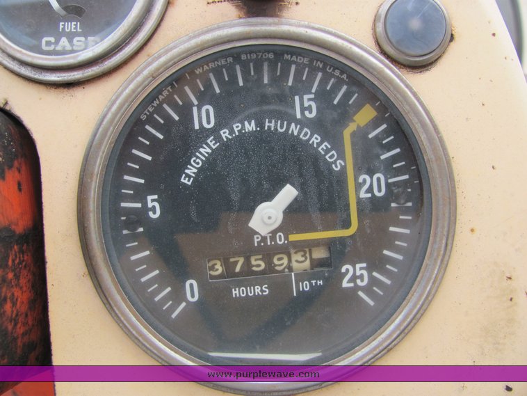 image for item 6025 Case 930 Comfort King tractor