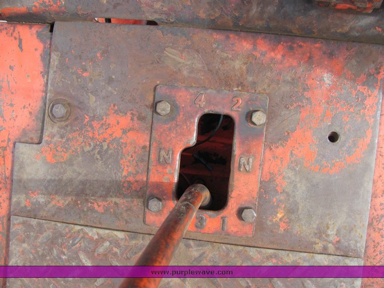 image for item 6025 Case 930 Comfort King tractor