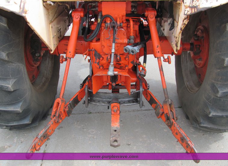 image for item 6025 Case 930 Comfort King tractor