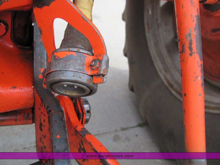 image for item 6025 Case 930 Comfort King tractor