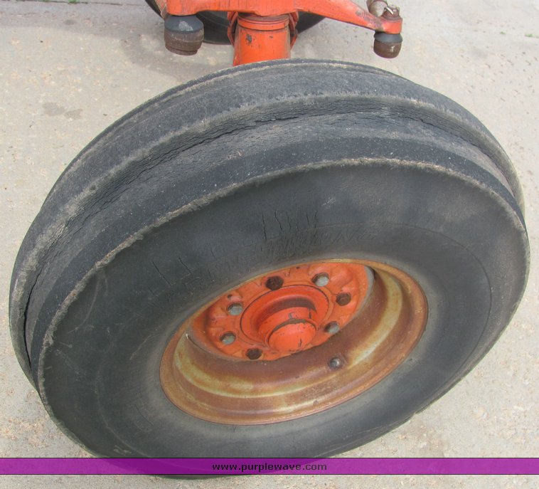 image for item 6025 Case 930 Comfort King tractor