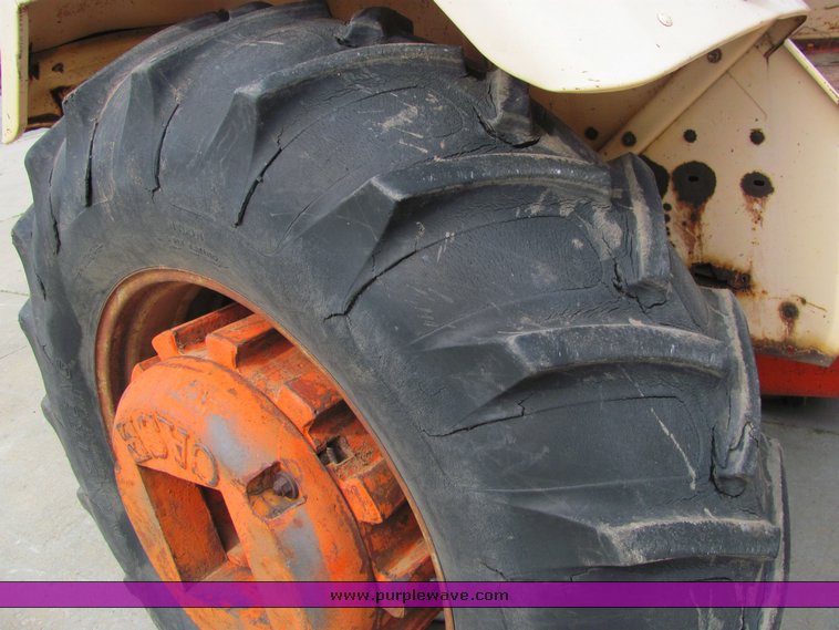 image for item 6025 Case 930 Comfort King tractor