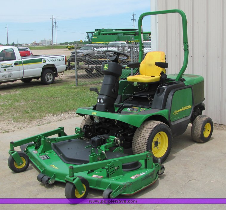image for item 6031 2004 John Deere 1420 riding mower
