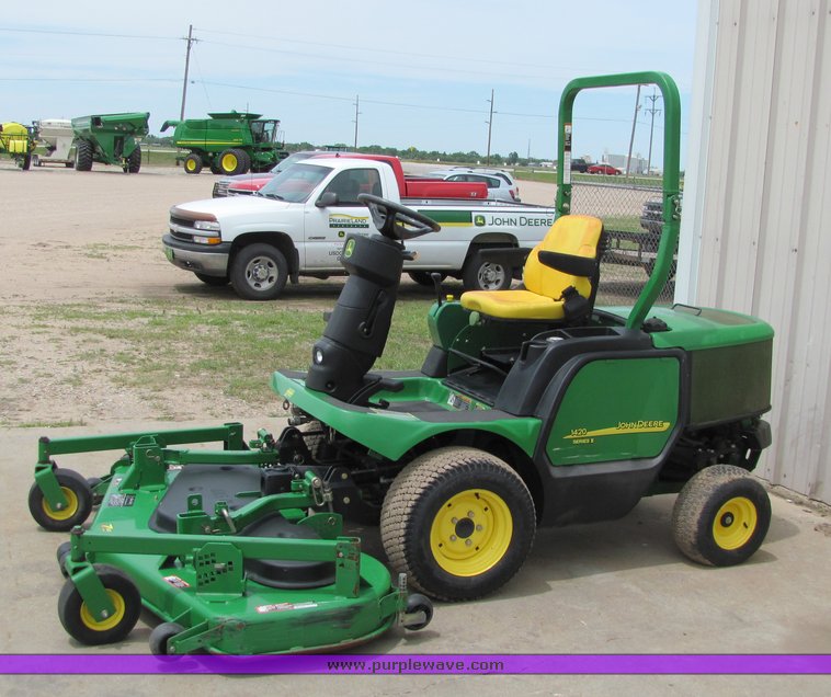 image for item 6031 2004 John Deere 1420 riding mower